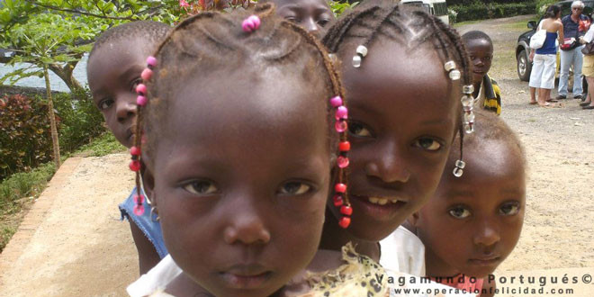 Rostros hermosos niños en Sao Tomé